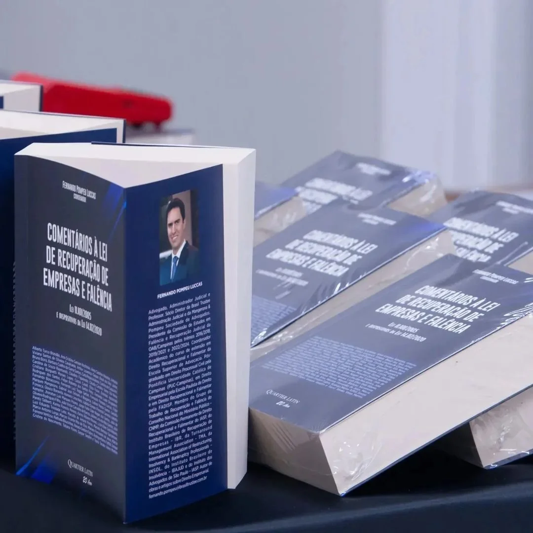 Momentos do lançamento da obra "Comentários à Lei de Recuperação de Empresas e Falência".