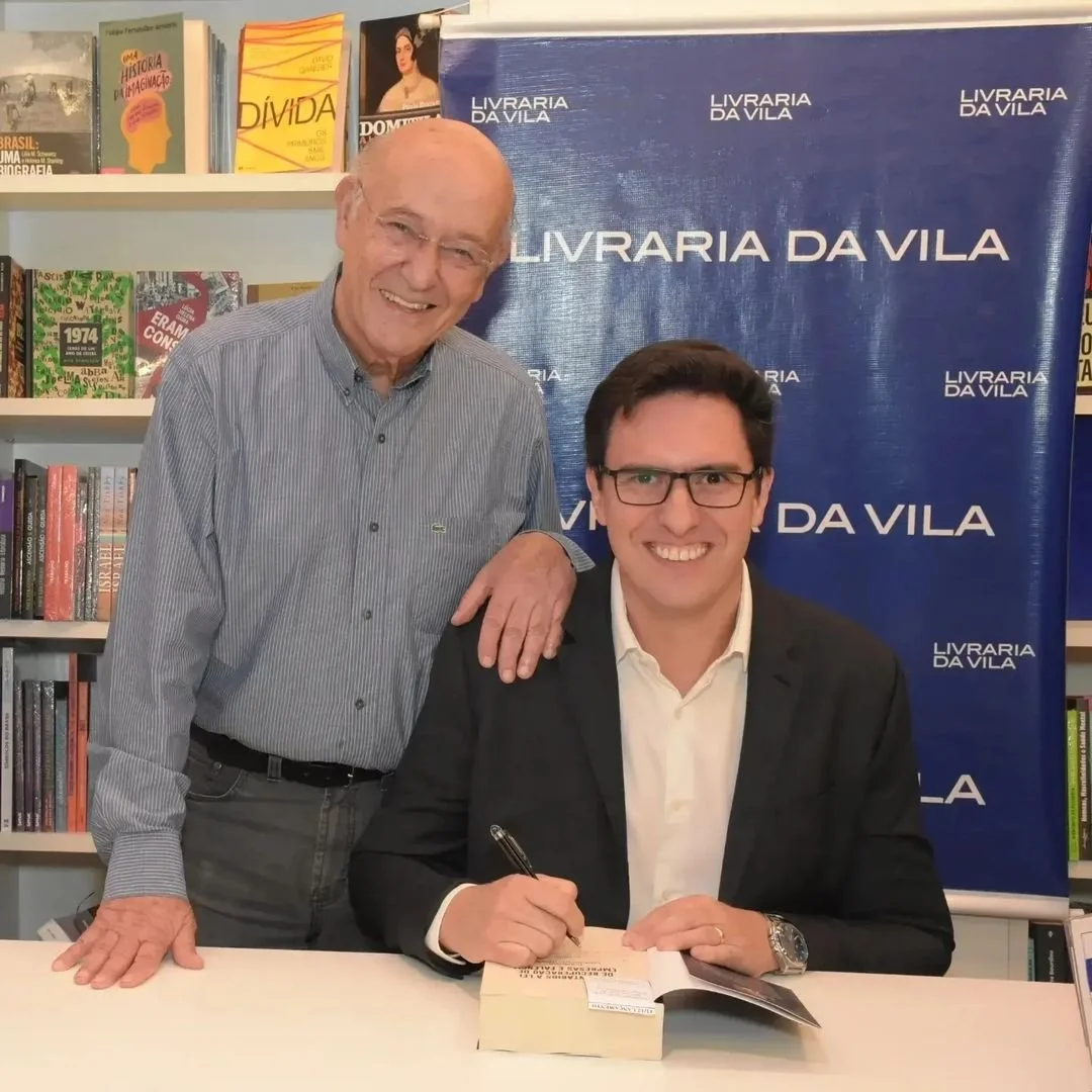 Momentos do lançamento da obra "Comentários à Lei de Recuperação de Empresas e Falência" em São Paulo.