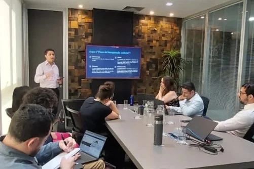 Controle de legalidade do plano foi o assunto tratado hoje pelo coordenador jurídico Felipe Santos.