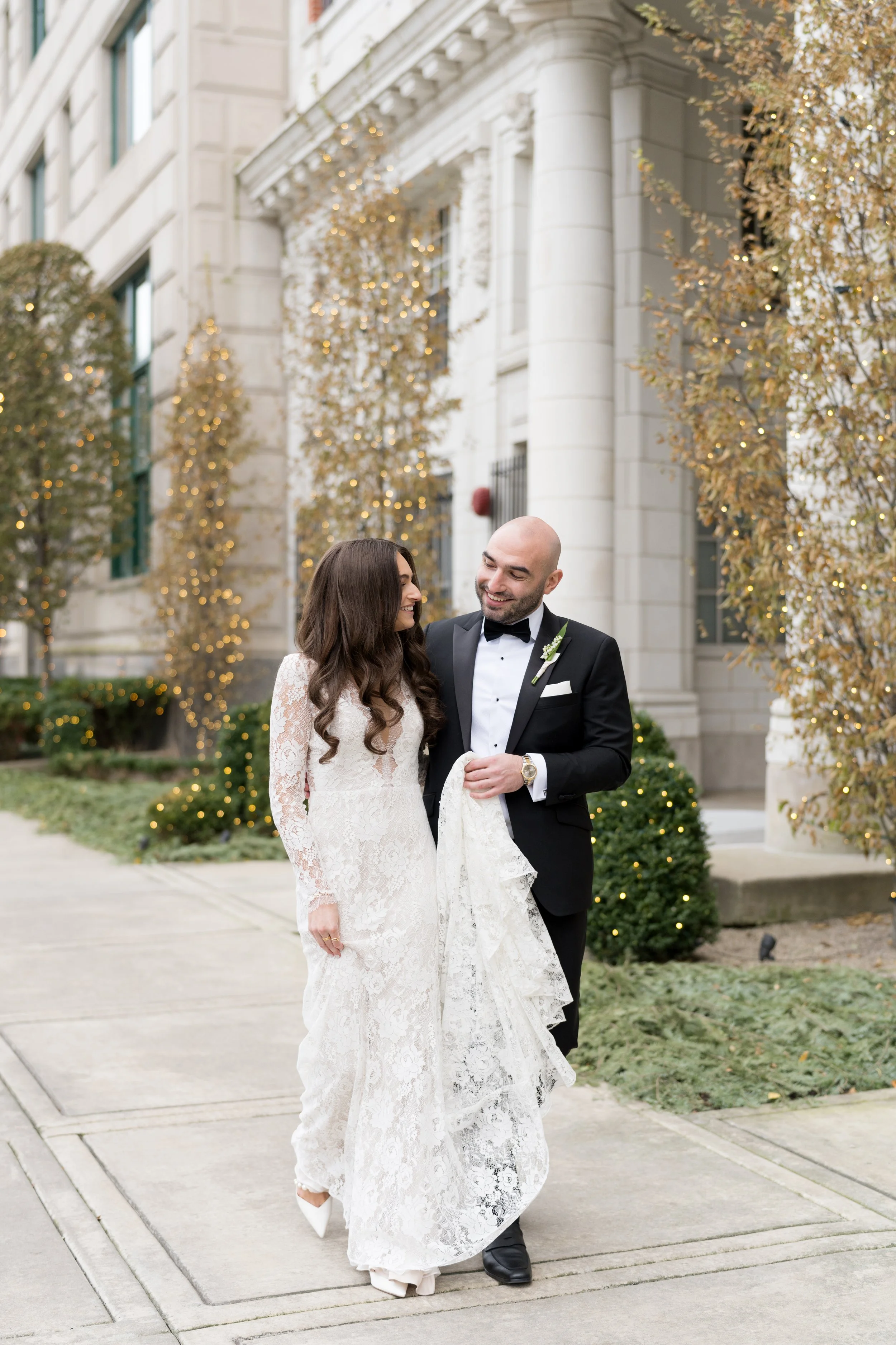 winter-wedding-couple-downtown-chicago.jpg