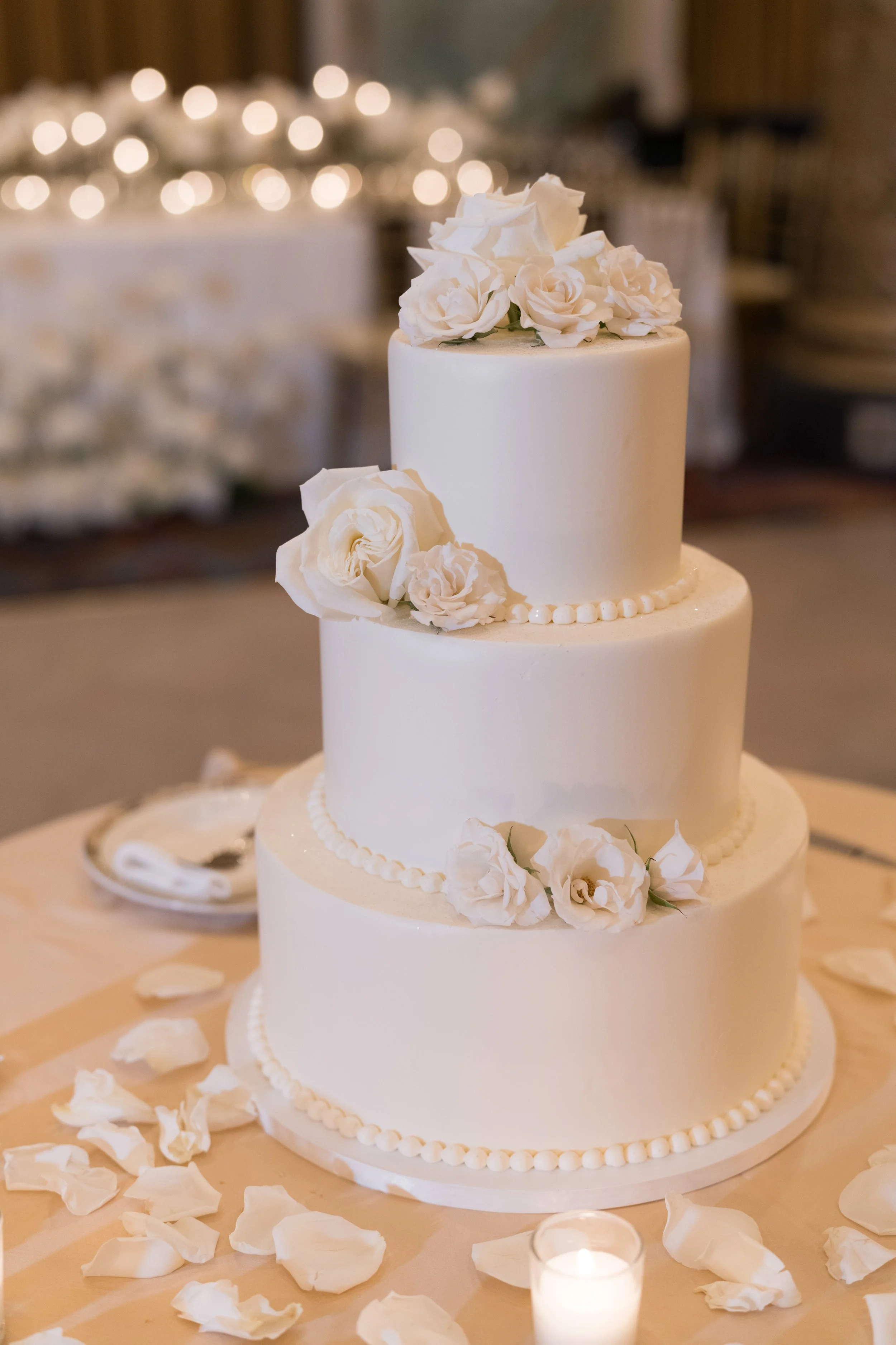 winter-fondant-wedding-cake.jpg