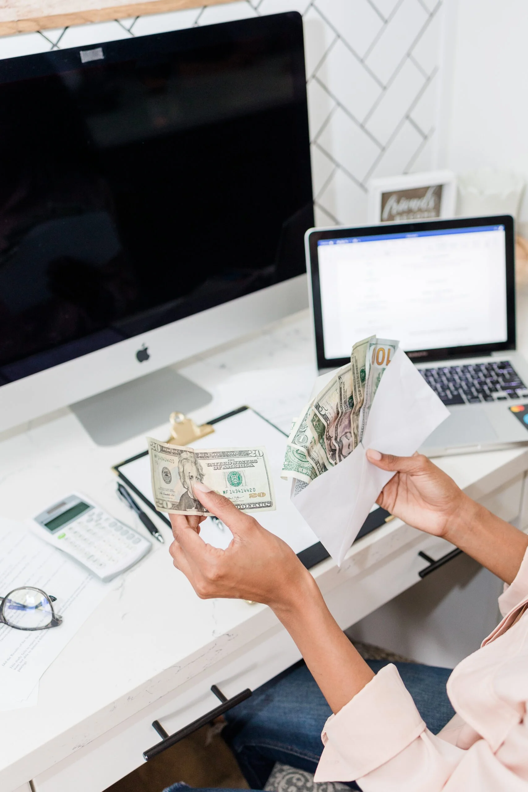 Wedding Vendor Gratuity Guide for 2026–2027: Who to Tip and How Much