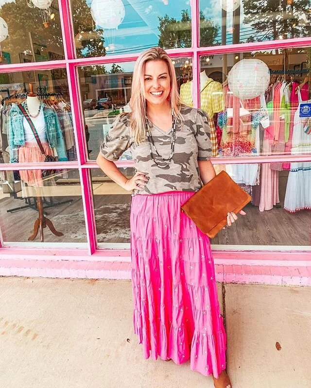 Stopped by my favorite boutique today to do some shopping - walked in wearing one outfit, and left wearing this one! 😂😂😂 If you haven’t stopped by this sweet little slice of pink paradise, you’re missing out 😍💗 .
.
.
.
.
.
.
#charlot