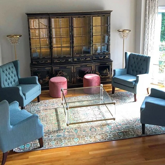 When @krazyforrugs has the perfect Turkish rug for your client’s room 😍😍😍 this space isn’t quite finished yet, but it’s already a major improvement!!