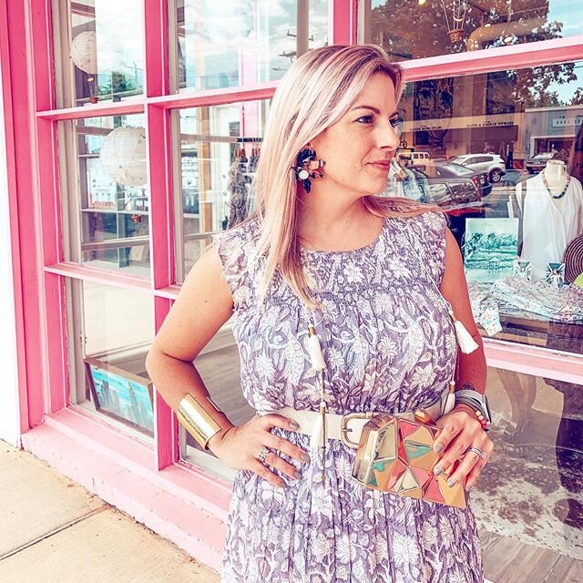 How is it Monday already?! 😩 I spent most of the weekend in bed trying to get over the cold my children so graciously shared with me 🦠. Oooh- the @chosenwomensapparel sale starts today, so I’ll use my sick time wisely by cruising their websit
