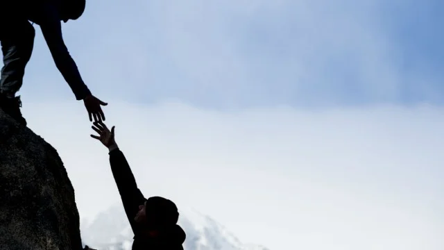iStock_000022862325_Large-helping-hand-640x360.jpg