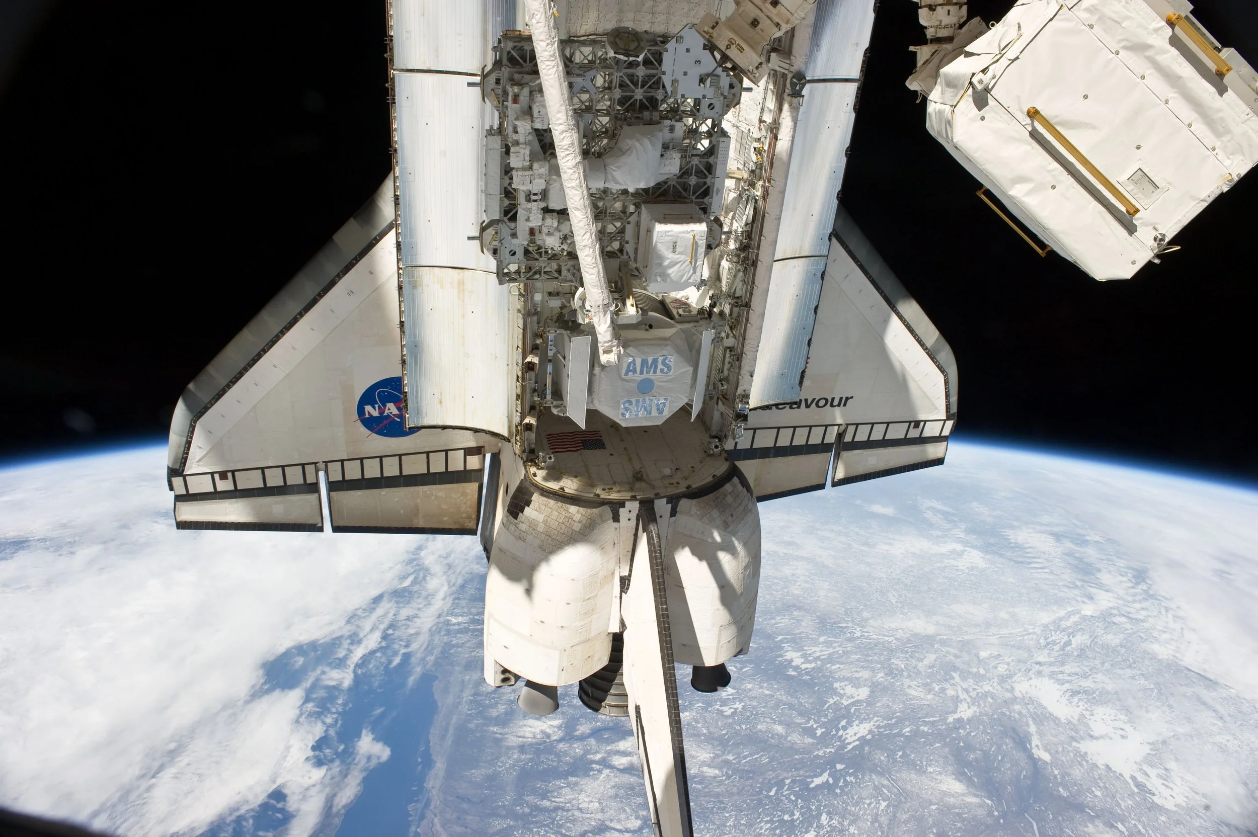 composite-mirror-applications-AMS-STS-134.jpg