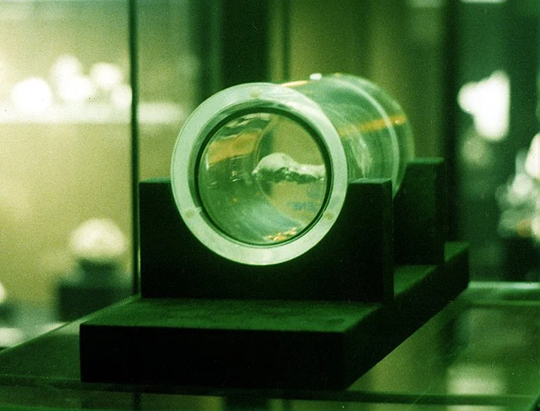 Tribitite museum Dipsplayflask.jpg