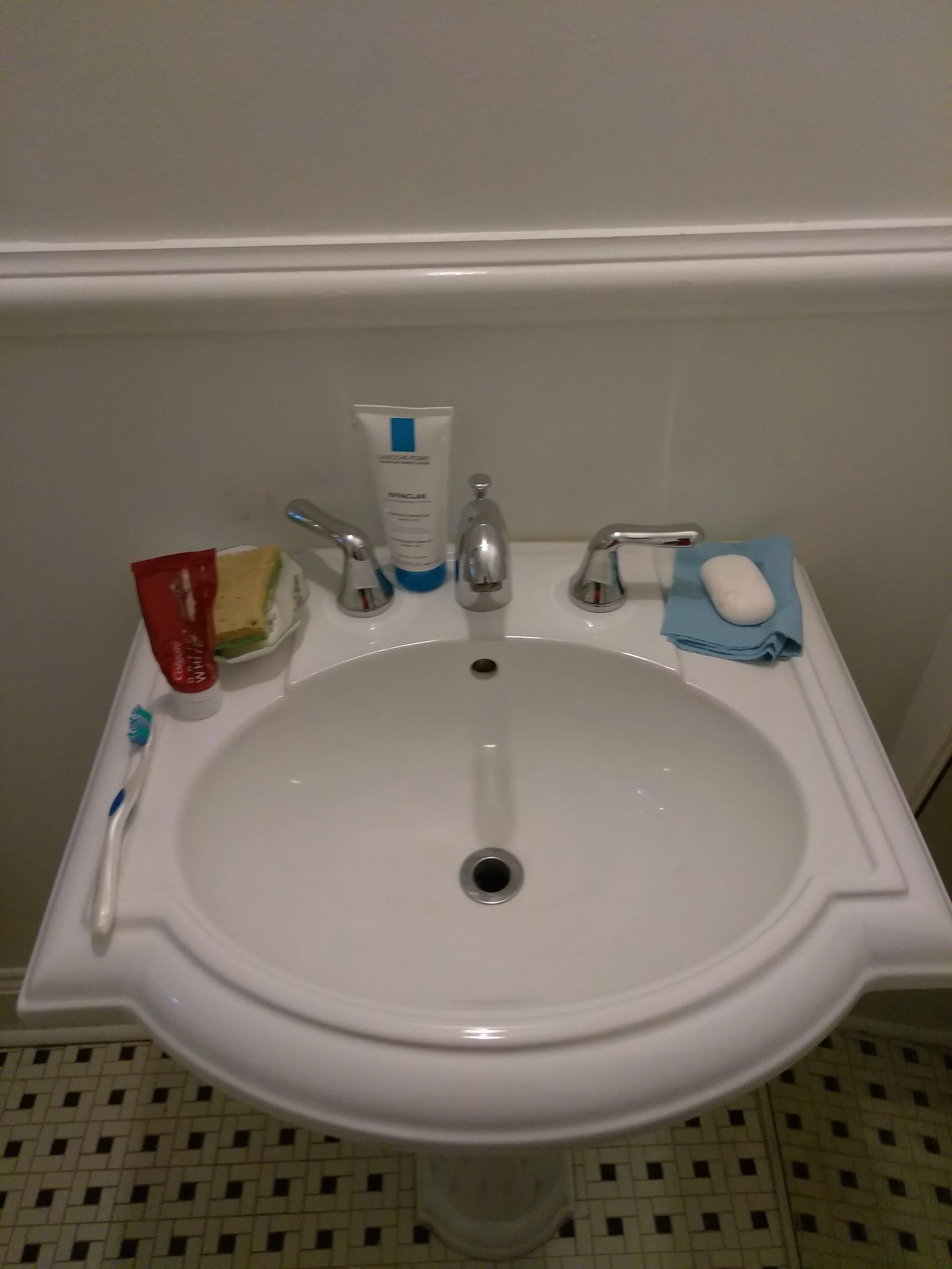 Sink after deep clean. 