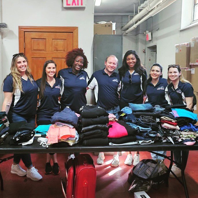 Today Cheer New York volunteered for @new_alternatives_nyc &lsquo;s Sunday dinner and clothing/toiletries drive! 💙 #cheernewyork #volunteering #lgbtq🌈