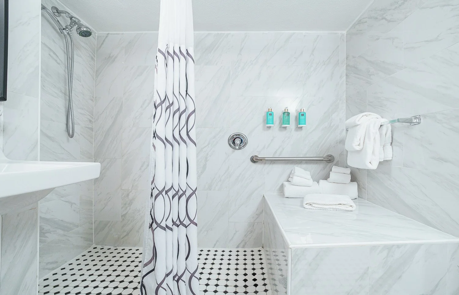52-print-AVALON suite bath-1-3.jpg