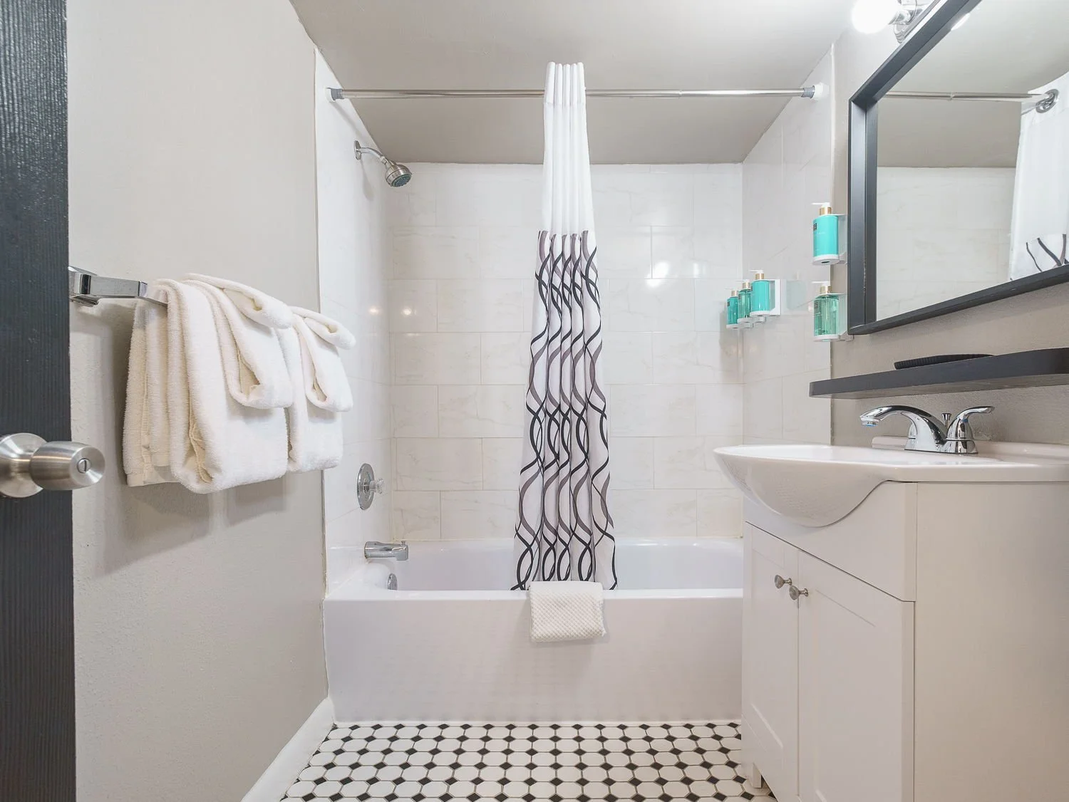 72-web-or-mls-AVALON Bath Suite 3-1-2.jpg