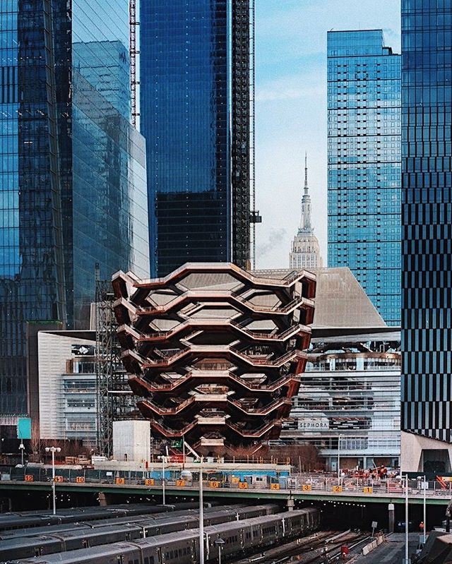 NYC up &amp; coming 💥 #thehoneycomb #newyorkstateofmind #keepgrowing #astorvance #architecture #hudsonyards