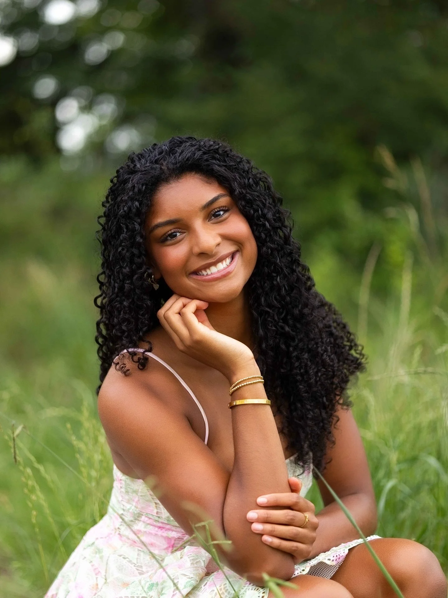 After 14 years of photographing families, schools, brands, and just about everything in between, I&rsquo;m officially adding Senior Sessions and it honestly feels like a natural next step! ✨📷

Most of my Senior Session dates will be in the summer le
