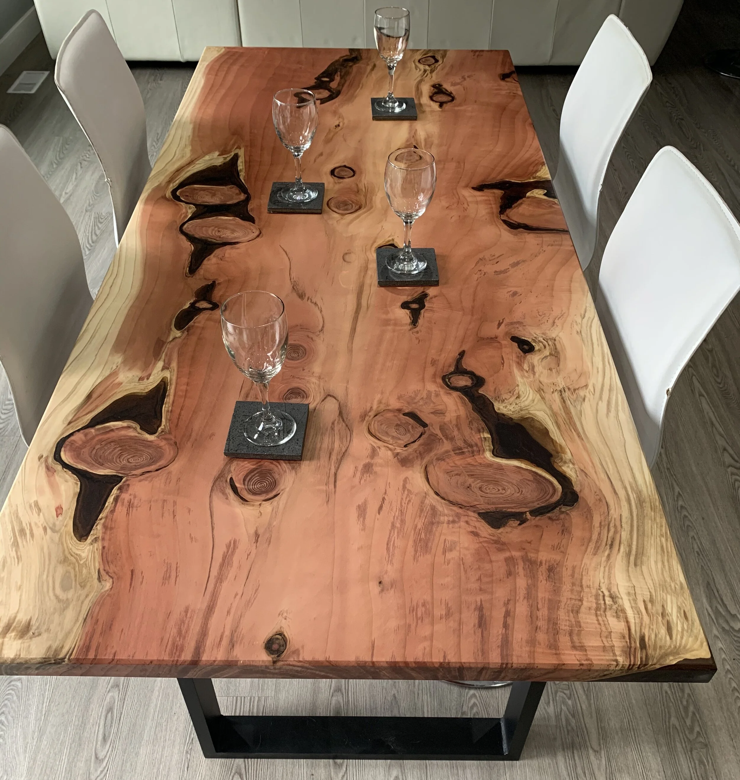 STRAWBERRY FIELDS SEQUOIA TABLE