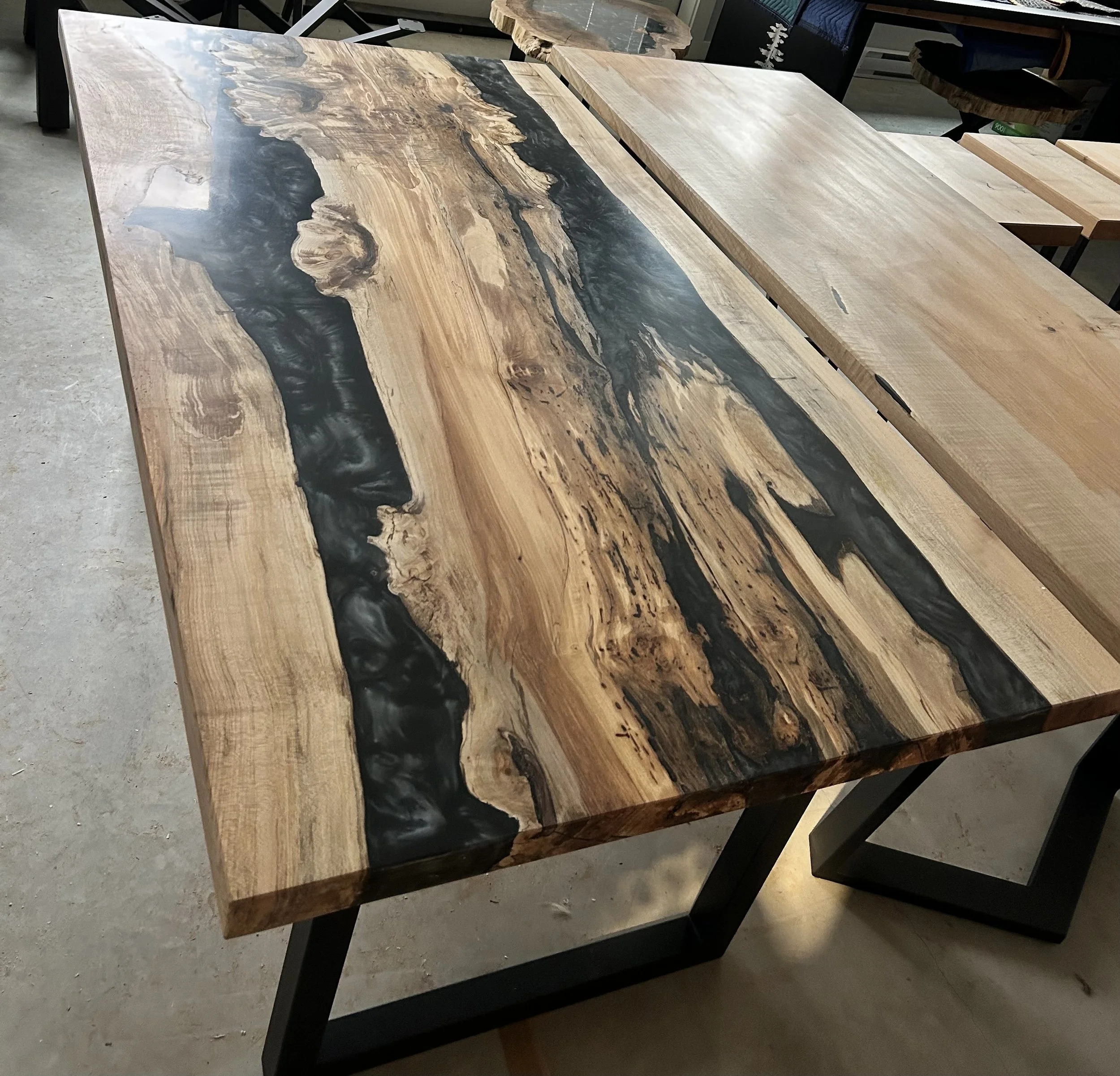 MAPLE CASTED IN BLACK DINING
