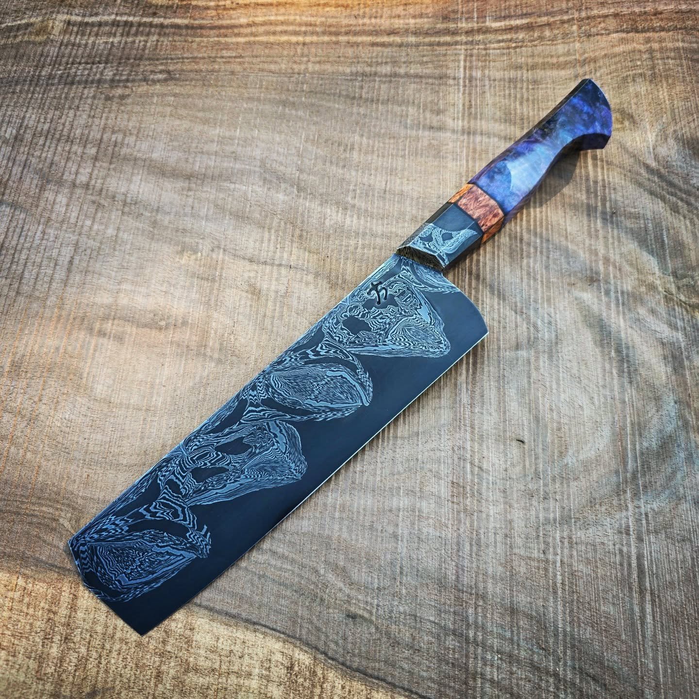 🧄Integral Damascus Nakiri🍄&zwj;🟫

I am in love with this Nakiri. The steel played nice with me and the pattern looks like it has faces in it. Mixed with the bolster having this amazing natural pattern and flow. 

This one is already sold. I love t