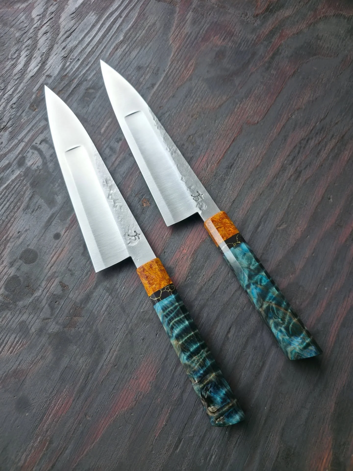 S grind Gyuto's

These were made for some Airforce Orca's. 

W2 steel
Maple burl bolster
Tru stone spacer
Curly redwood 
8"

It has been a while since I have made this style. If you would like one reach out, I will get you on the books.