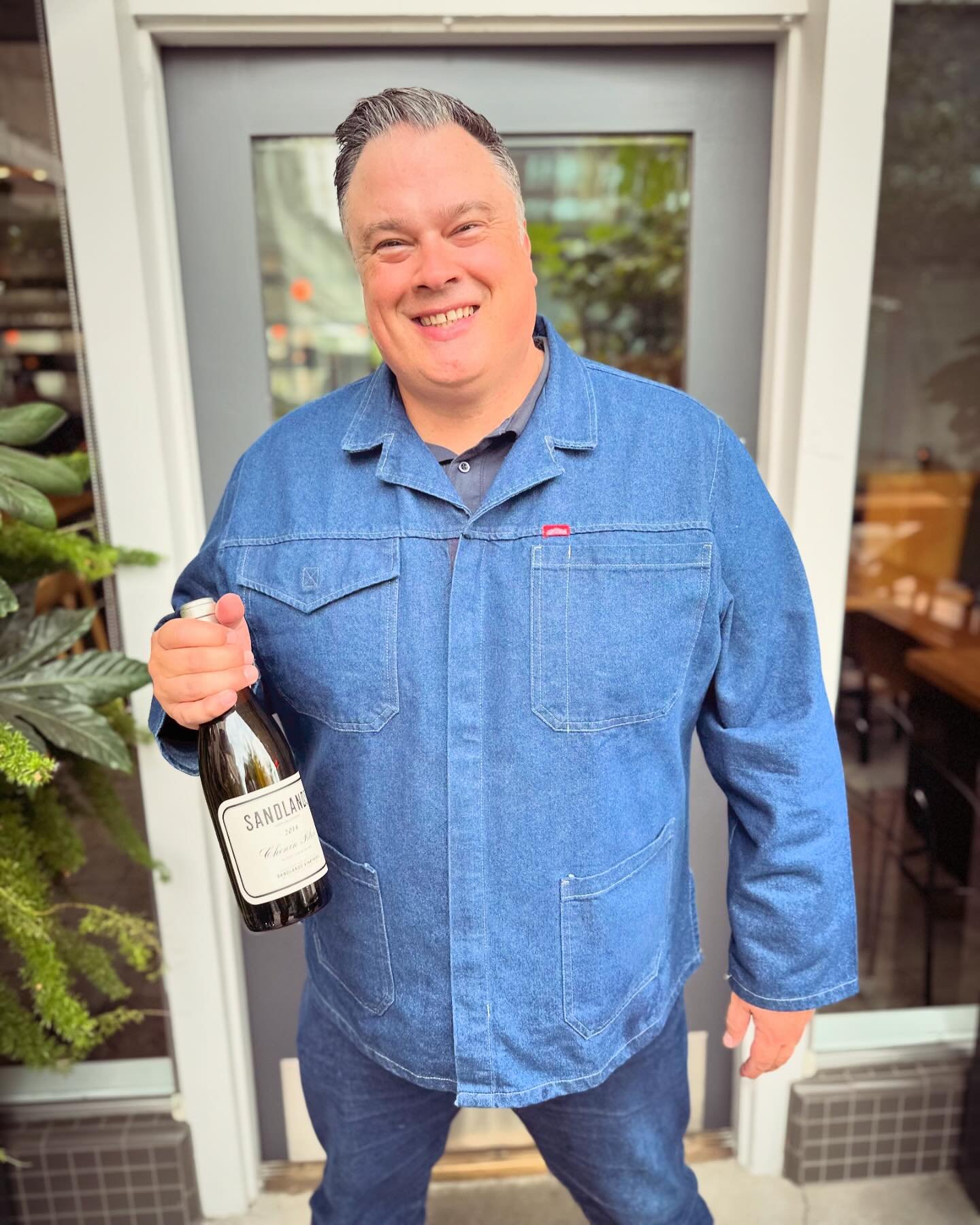 @ownrooted from @sandlandsvineyards is here! He&rsquo;s sharing his current releases,&hellip;.PLUS a fun bonus wine = 2014 Chenin! First come, first serve!

#cadetbar #downtownnapa #napavalley #napa #visitnapa #winebar #winemakerwednesday #sandlands 