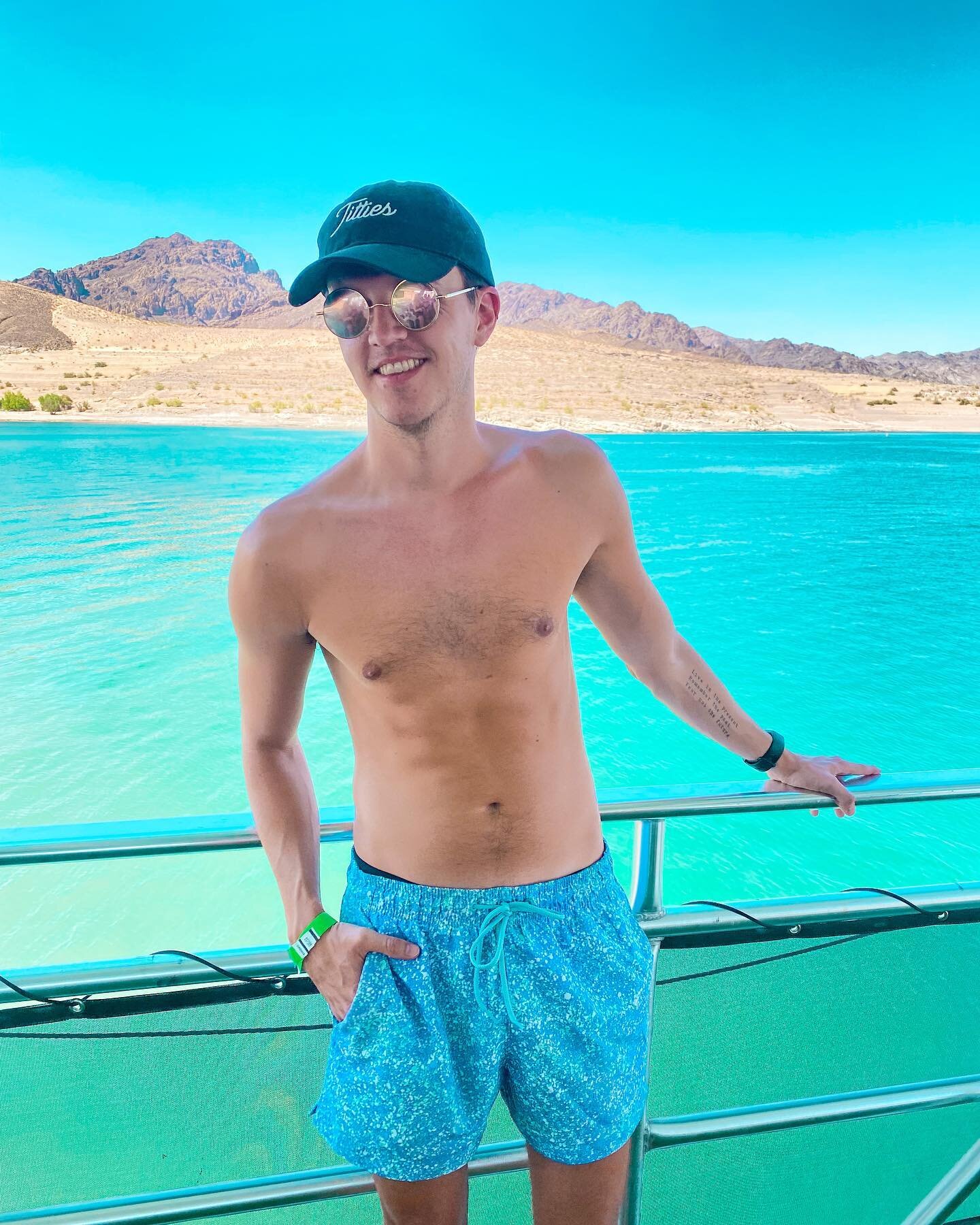 ⚠️ EXCESSIVE HEAT WARNING ⚠️
 
Thanks to @albertgmack, @puffytacolv, @jimmydenningofficial, @vin_amusic, and the incredible staff of @vegaspartyboat for an unforgettable Monday!