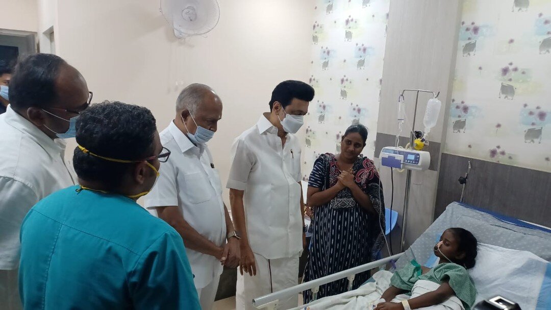 Honorable CM Dr. M.K. Stalin visited Saveetha Medical College to see the first documented Parry Romberg free flap reconstruction done in India. It was heartwarming to see his care and concern for the little girl !!! 🥰#saveethadental #saveethaunivers