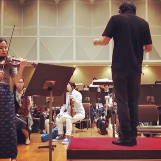 Walton 1st movement
See that I have like this ridiculous armpit sweat stain because I was stupid enough to wear a grey T-shirt 😂
#rehearsal#walton#violin#concerto#mayukokamio#神尾真由子