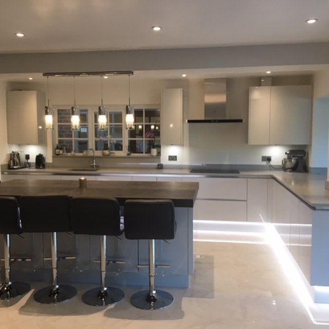 A recently completed kitchen installation, with new window, new floor tiles and electric under floor heating throughout, thanks @mvelectricalengineers @l.gtiling @jamesdodsonplastering