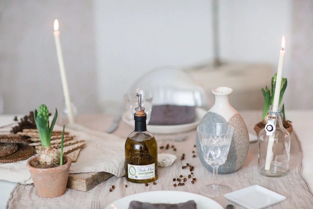Olive oil and water, tablesetting from Nellaino