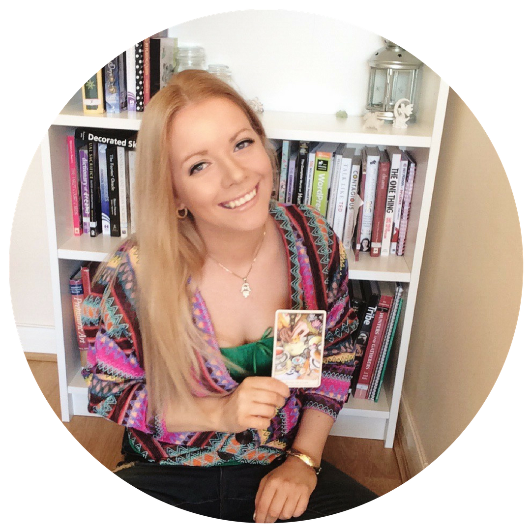 Lisa Boswell - Gypsy fortune teller for Tarot, crystal ball reading, dreams and lenormand fortune telling and predictive meanings..png