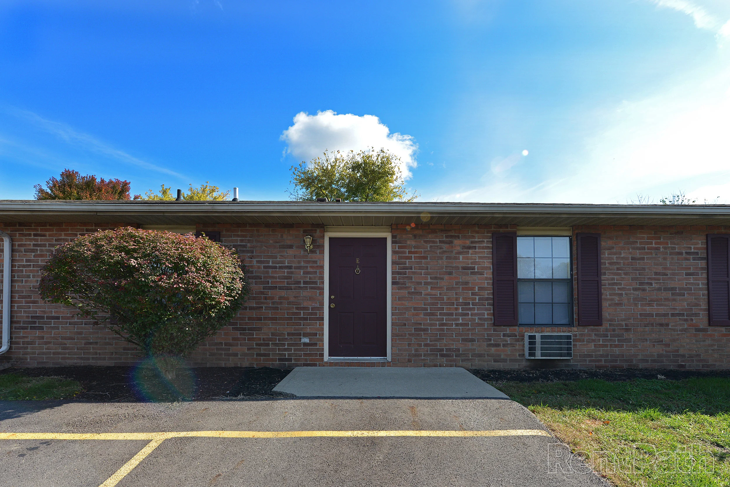 exterior 2 bed courtyard.jpg