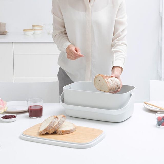Out now and fresh out of the oven 🥞🥨🥪🥯🥐🥖🍞
Design for Brabantia.
Bread-bin Nic.
thanks to Brabantia team!

#breadwinner #breadisgold #picnic #breakfast #foodstorage #breadbasket #designerbags #kitchenware #tabledecor #industrialdesign #productd