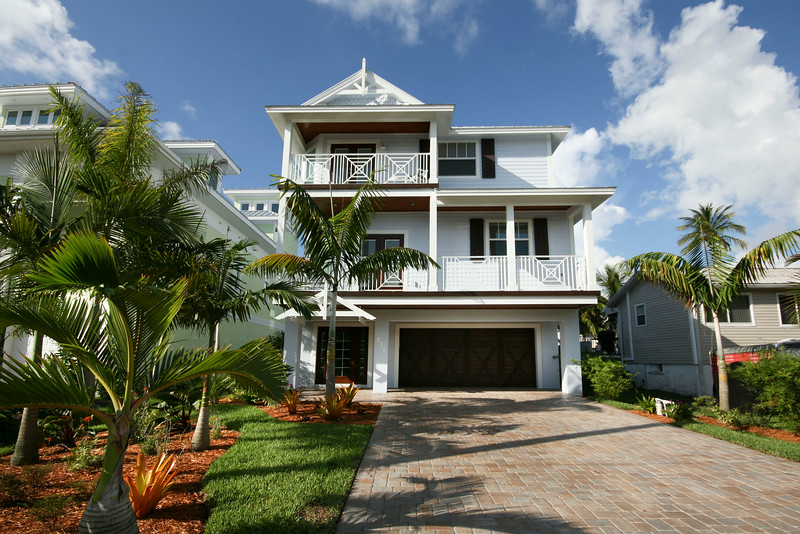Front of Home-L.jpg