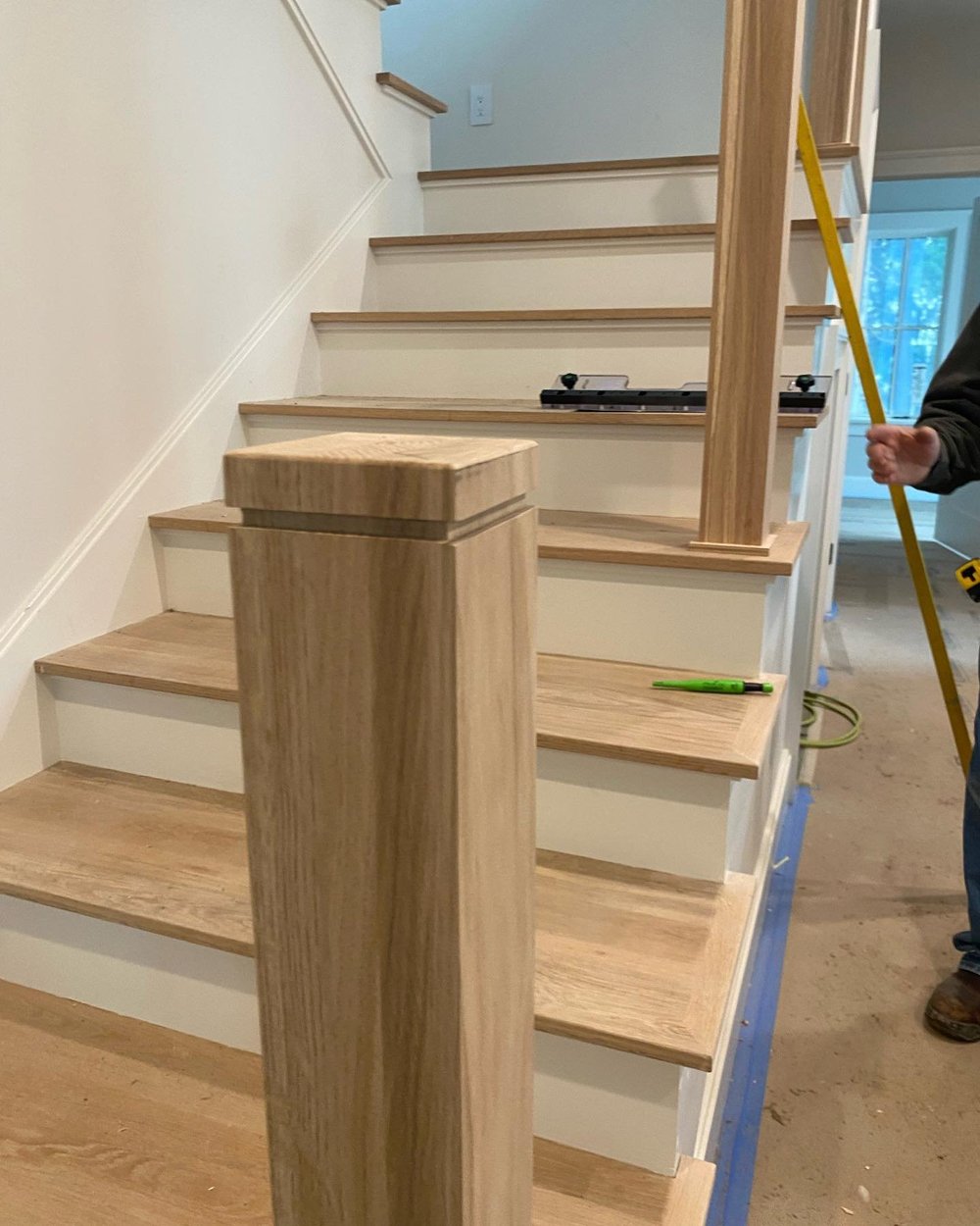 When it comes to stair detailing, less is generally more.  This custom white oak newel post will be ready to receive cable rail later this week

#whiteoakstairs #cablerailingsystem #customstairs #healthybuildingmaterials #healthyhomes