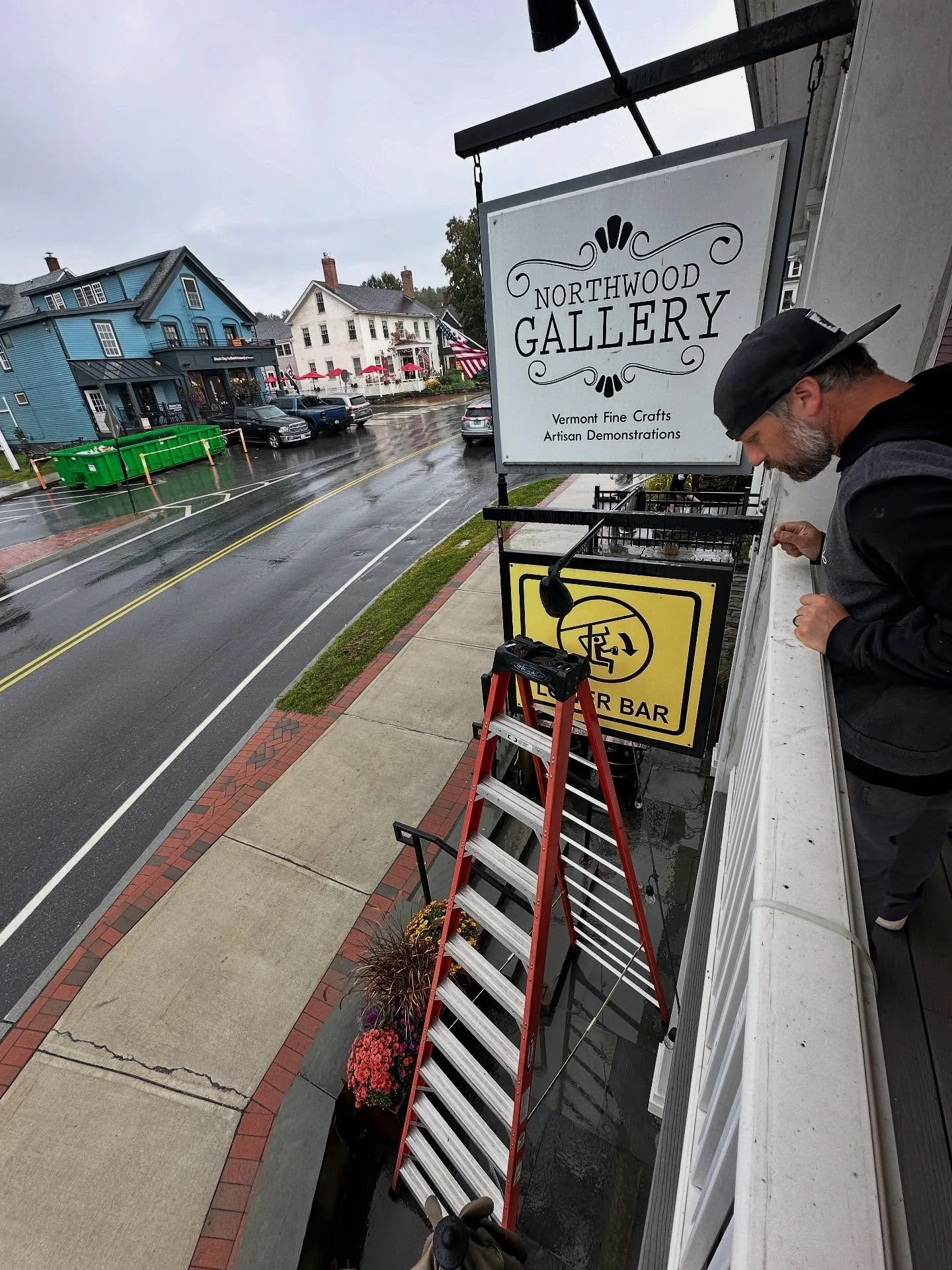 Our sweet friends showed up today with a tall ladder, unperturbed by the rain, and helped hang the new sign out front 💙🩵💚💛

#stowe #vermont #isawthesign #newlogo #artisangallery #northwoodgallery