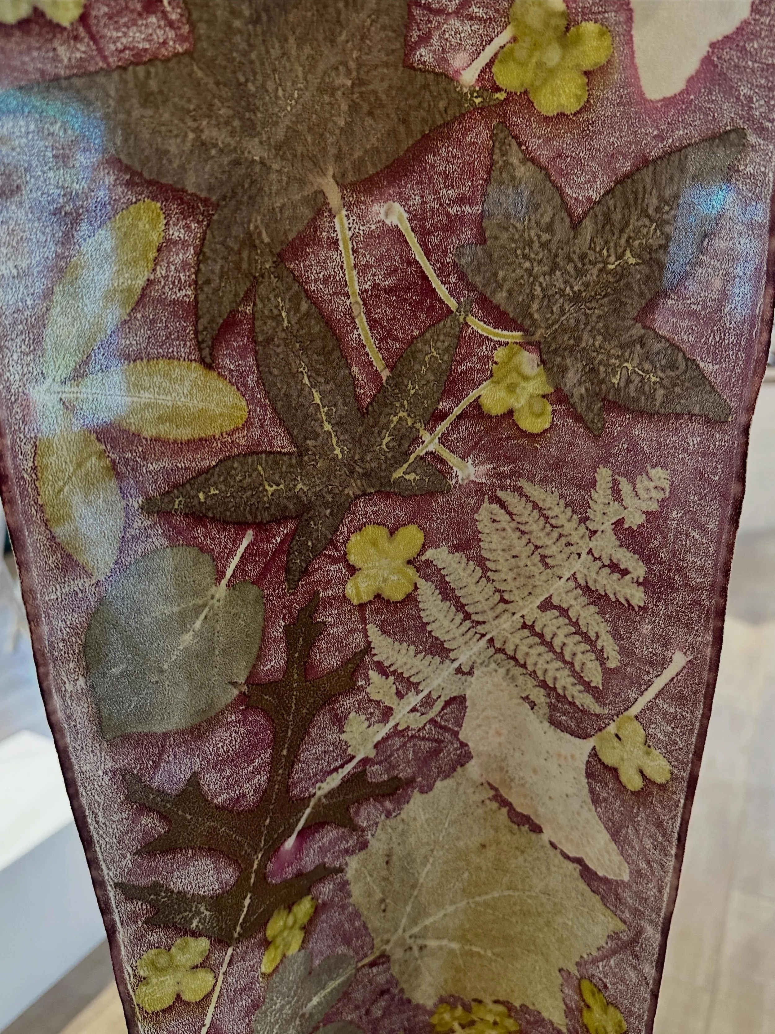 New artist announcement! We&rsquo;d like to welcome @lmg17_colorsofnaturevt Lynne Gavin to the gallery! 

I first met Lynne on the porch of the Fuller House a few years ago at a @huntingtonvalleyartsvt event where Lynne was selling her beautiful scar