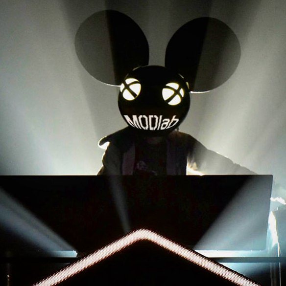 #tbt to when @deadmau5 was doing @modlab things live on stage. See ya tomorrow @northcoastfest bud. #deadmau5 #modlab #MODla6 #northcoast #mau5head #design #cube #architecture #strobe #Chicago #polaris #innovation #hifriend #experiential #deamau5xMOD