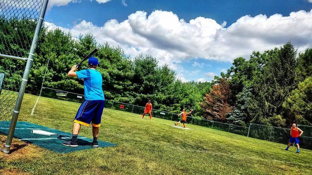 Ben Stant (W2B) stands in against Dan Potter (Yaks) during a pool play game on the gorgeous Sheff Field. (Photo credit: Adam Milsted/Way Too Beautiful)