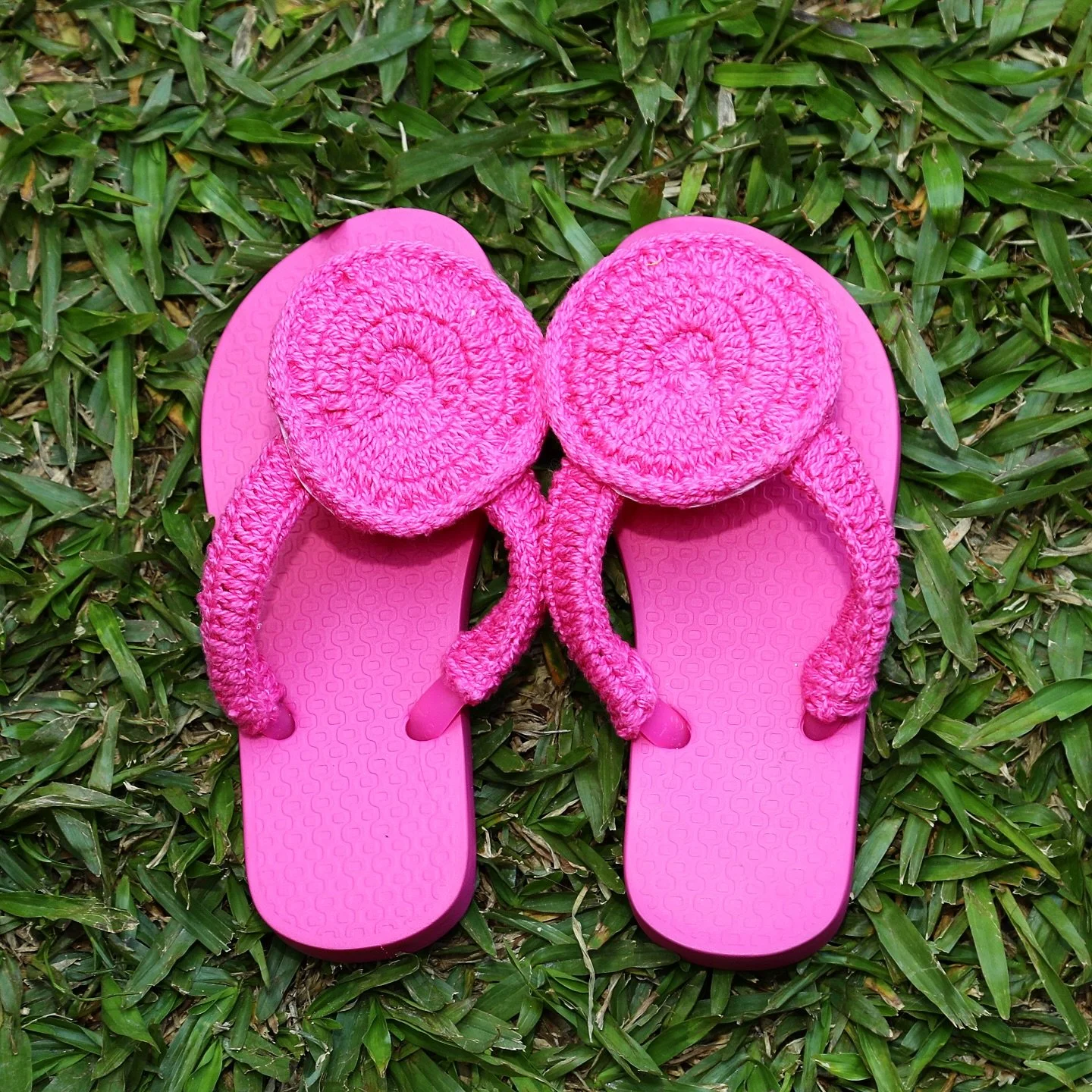 Our sandals/flip flops are crafted with care so that every step feels worth it.
And the colors? Absolutely stunning. 

#PlanetSea #SpringVibes #stepinstyle