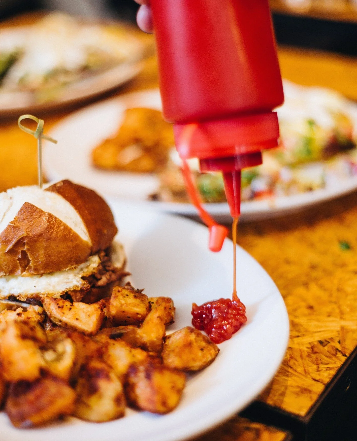 Ketchup or no ketchup on your Egg Cheesesteak? Leave your answer below 👇️⁠
-⁠
-⁠
-⁠
#phillybrunch #brunchfood #breakfast #phillybreakfast #phillylunch #phillyfoodies #byob #phillybyob #eggs #coffee #morningroutine #phillyfoodfinds #brunchgang #mimos
