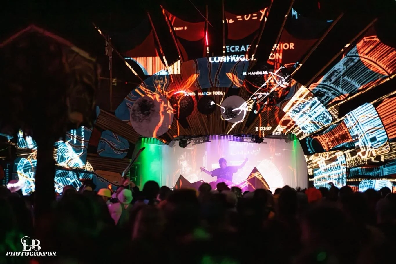 Was a buzz to VJ for the icon @paigejulia.music 
@twistedfrequencyfestival as always their sets blew my mind 
Pics by LB Photography @soul_of_visuals