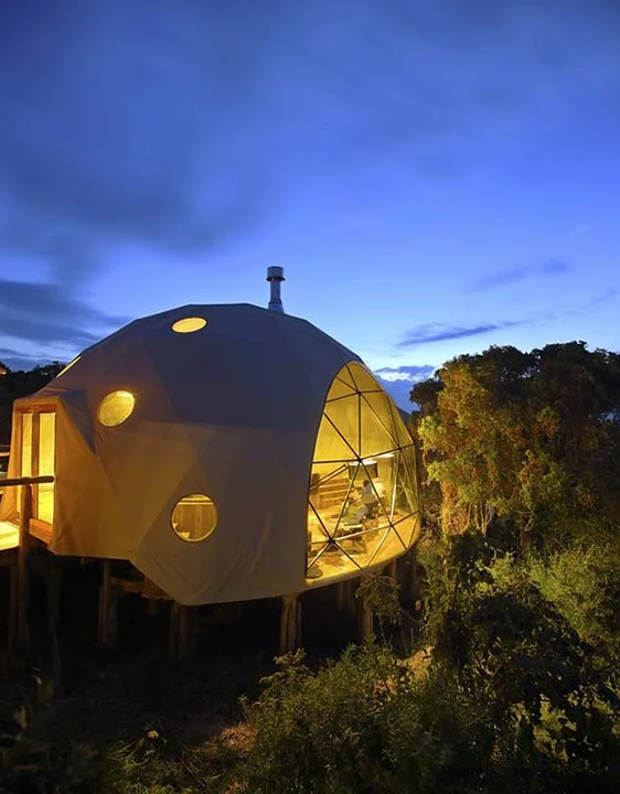The-Highlands-lounge-dome-at-night-XL.jpg