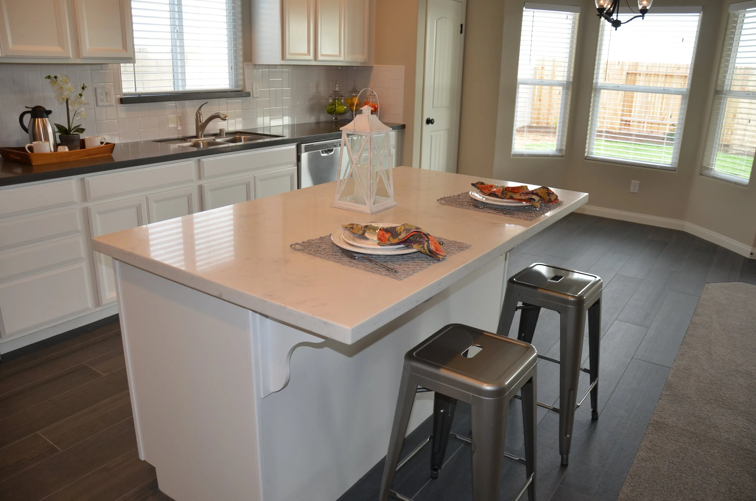 7 - Kitchen Island.JPG