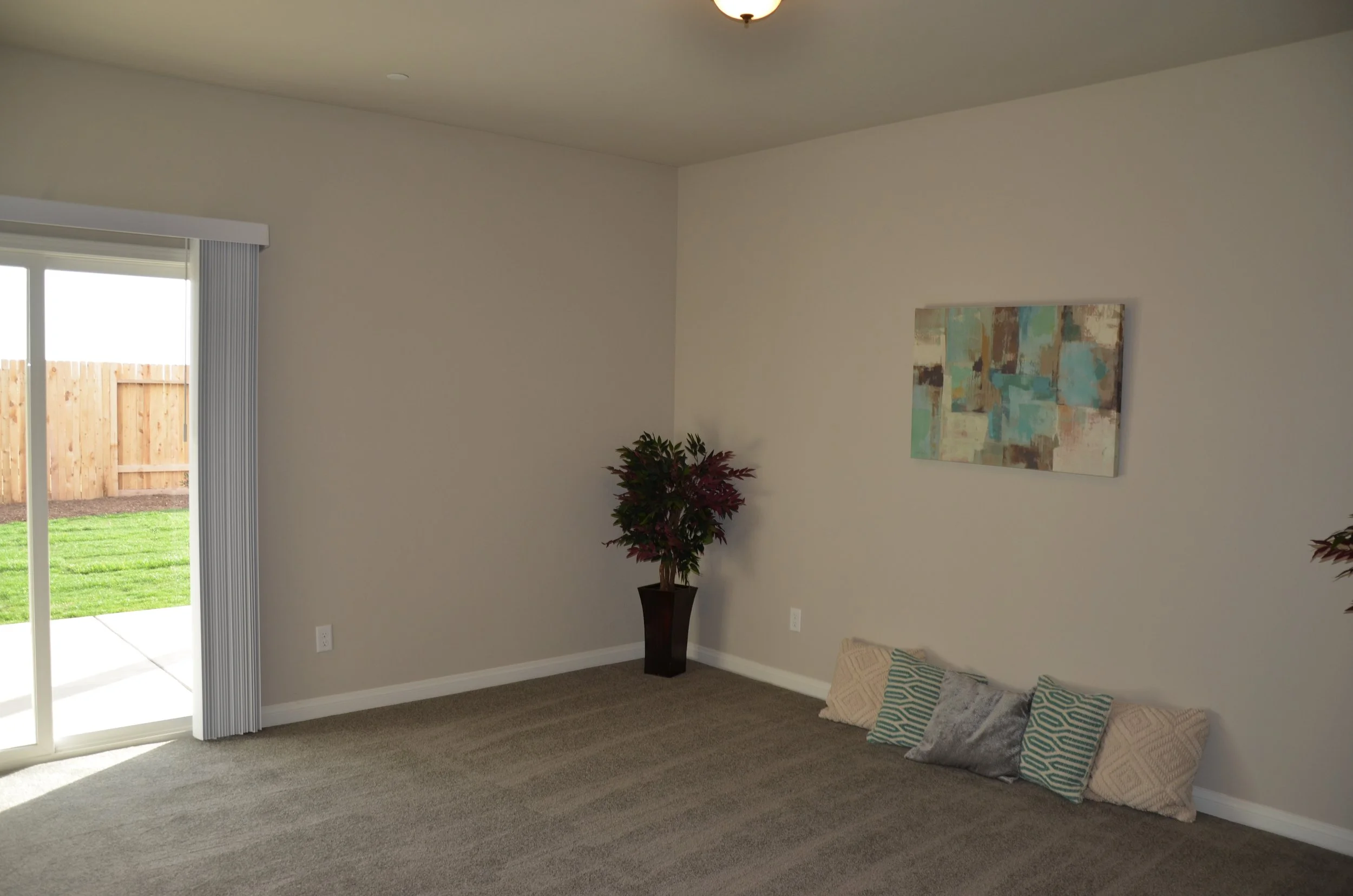 10 - Master Bedroom.JPG