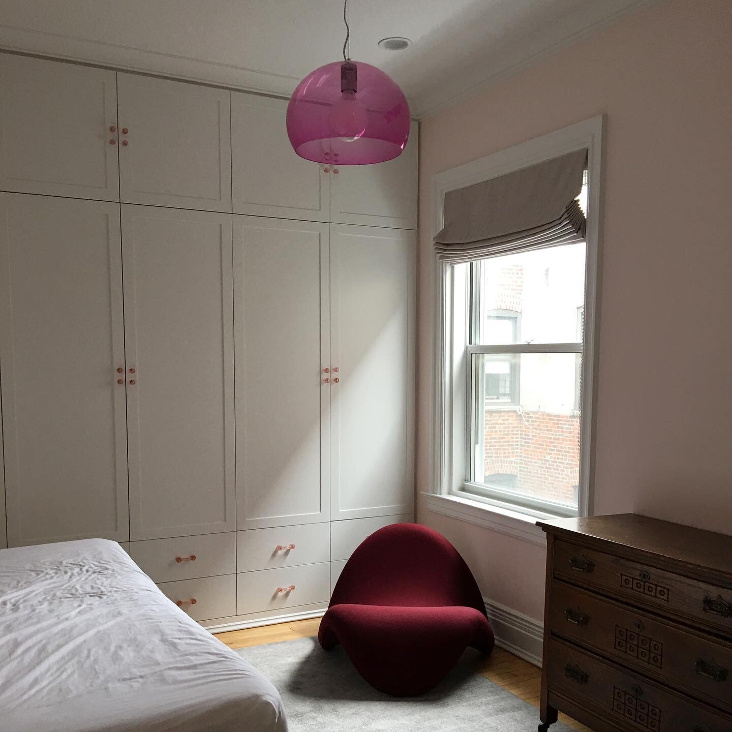 Love a pink bedroom. Swipe for details and before! 
-
-
-
-
-
-

#designforlife #designworld #interiordesignersofinstagram #serenedesign #sustainabledesign #archstagram #luxurioushomes #minimalistdesign #worldofinteriors #luxuryarchitecture #inspirat