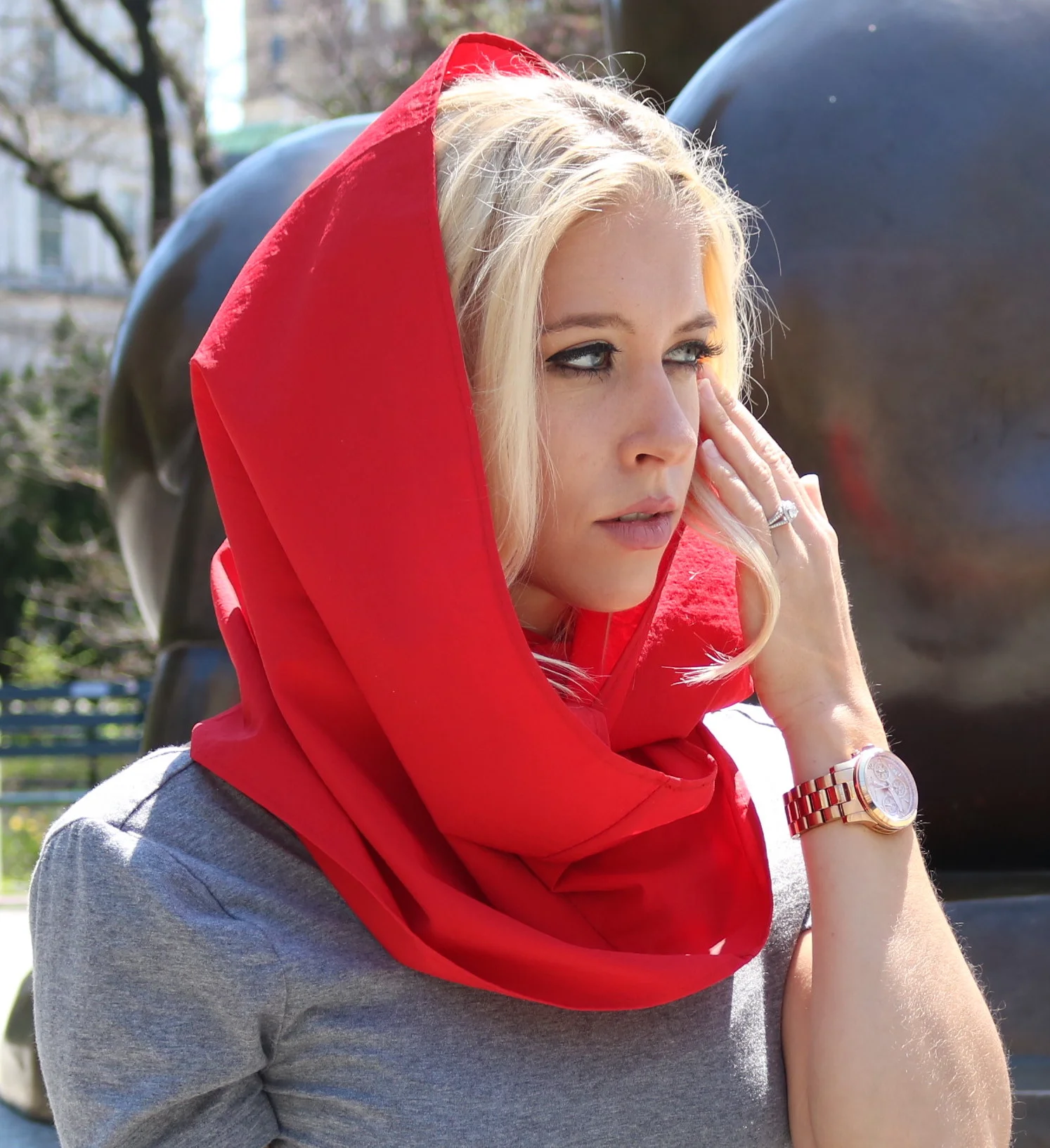 THE ORIGINAL RAIN SNOOD — Lightweight, Fashionable Rainwear: the