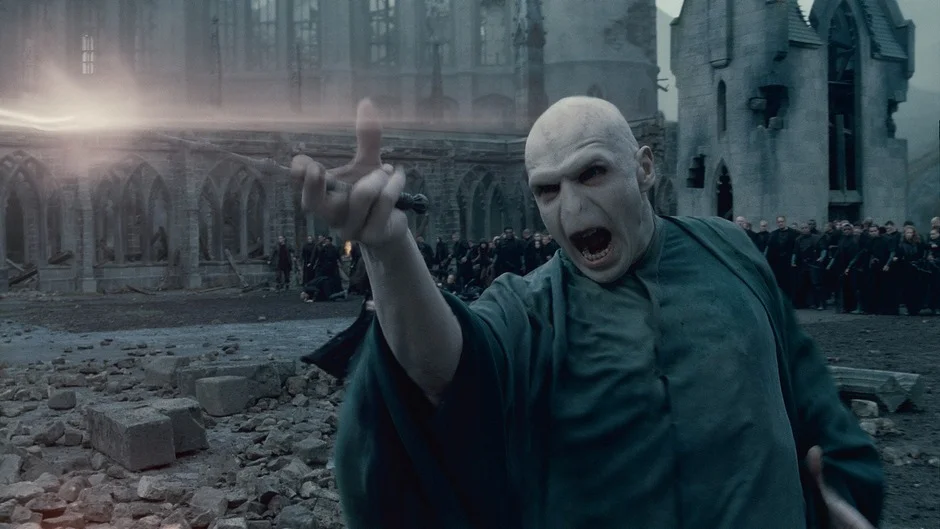 Ralph-Fiennes-in-Harry-Potter-and-the-Deathly-Hallows-Part-2-2011-Movie-Image-3.jpg