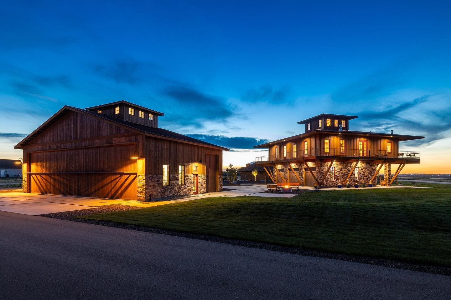 Twilight shoot last night in Greenleaf. This home is AMAZING. It has its own airplane hangar and access to a private airstrip 🛩 
Shot on #Canonr6 with #canonrf1535
