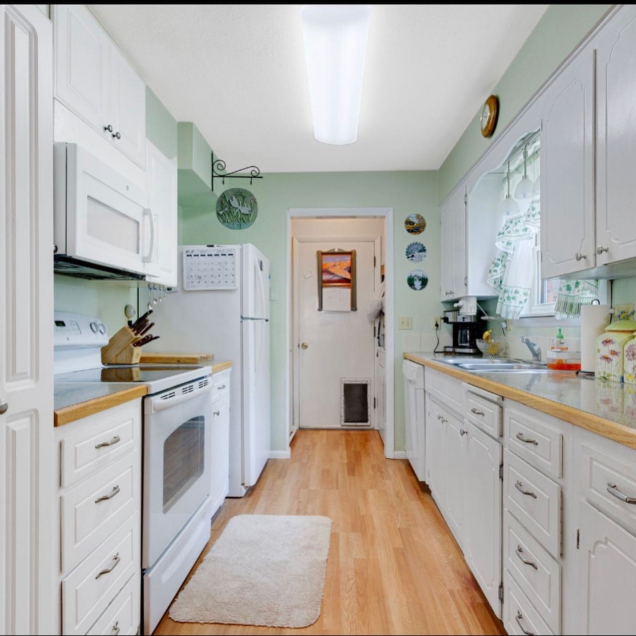 These cooler shades are a great way to freshen up your kitchen. Turquoise to mint green evoke serene emotions while balancing retro and modern vibes. What color is your kitchen?