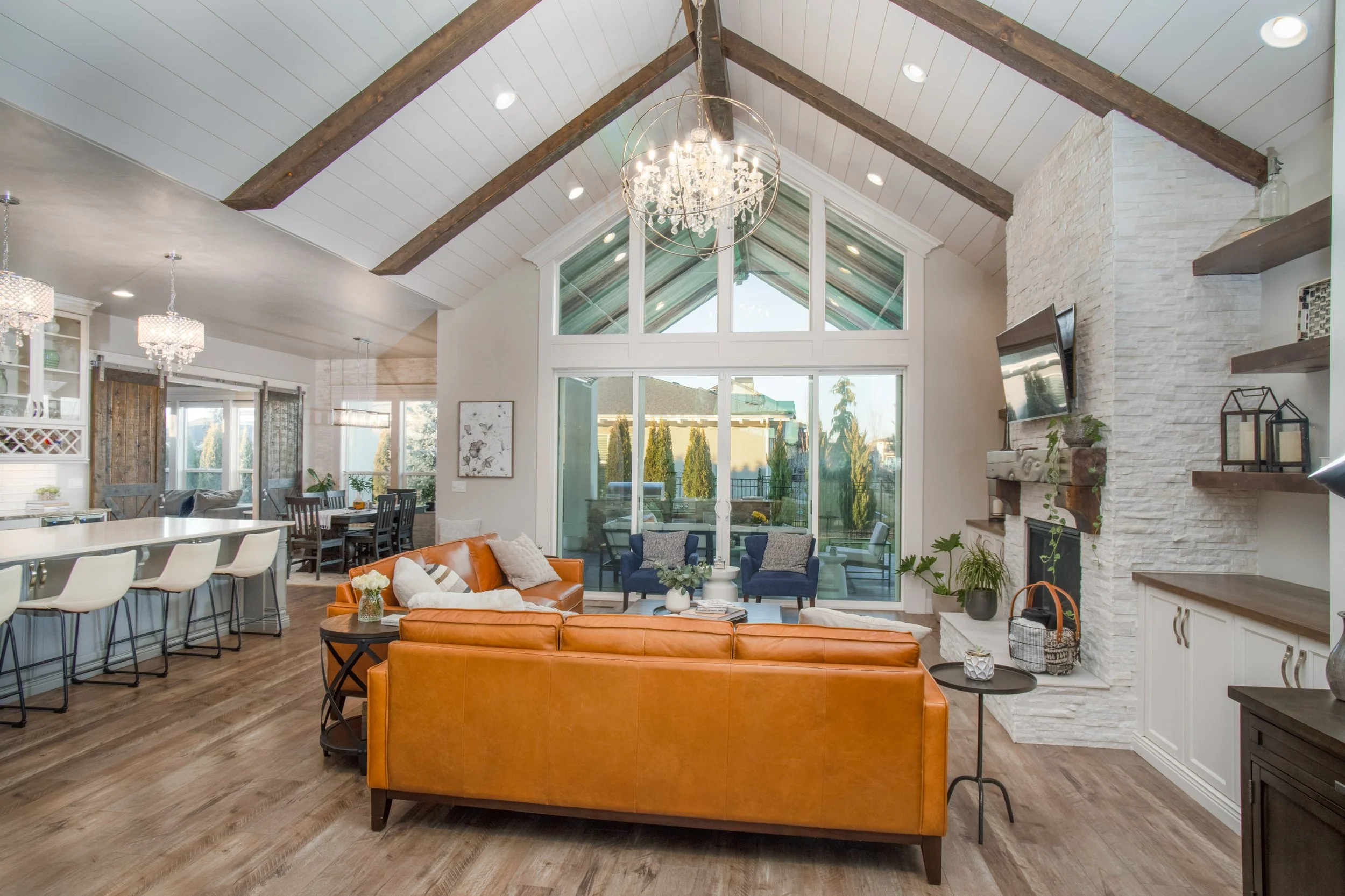 5 reasons why hiring a professional photographer for your listing is essential