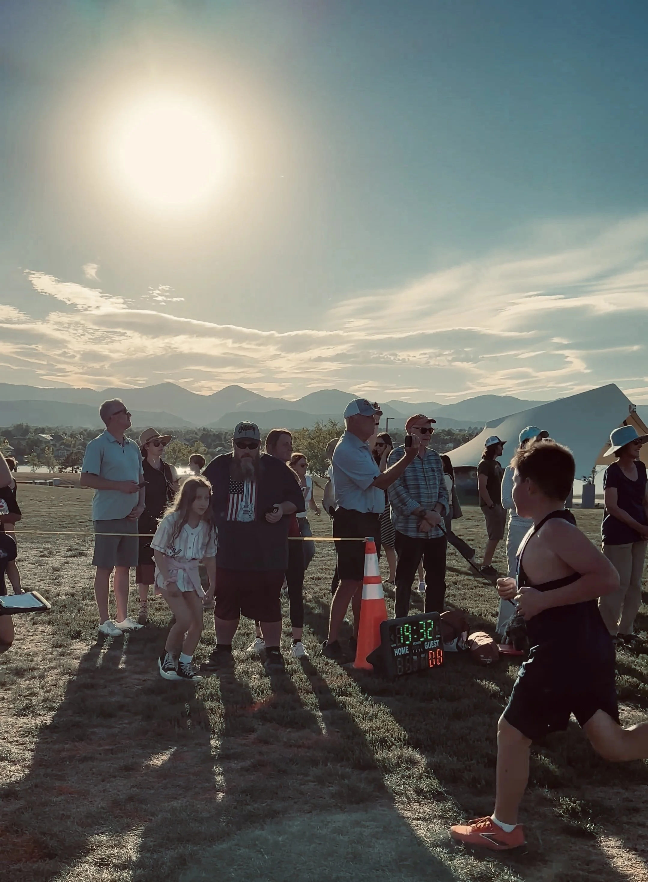 photo finish with time clock,sun.JPEG
